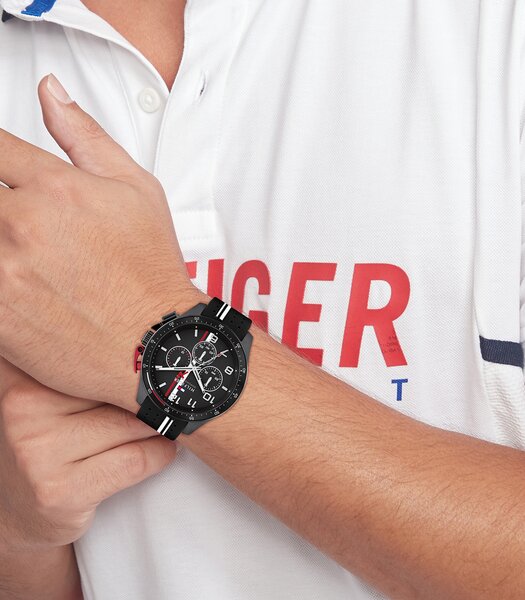 Montre TOMMY HILFIGER BANK Homme 1792168 Analogue Cadran MINERAL Noir Bracelet Silicone Noir Etanchéité 5BAR
