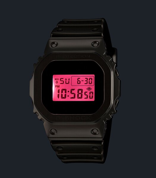 Montre CASIO G-SHOCK Homme GM-5600YRA-8ER Digital Cadran MINERAL Gris Bracelet Résine Gris Etanchéité 20BAR